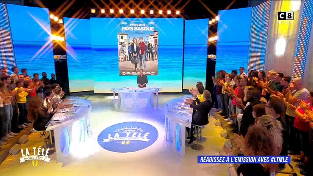 Julien Courbet tente de se mettre torse nu et... perd son micro ! Regardez