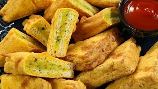 Stuffed Bread Pakora Recipe | Bread Pakoda Recipe | Aloo Bread Pakora Recipe | Varun Inamdar