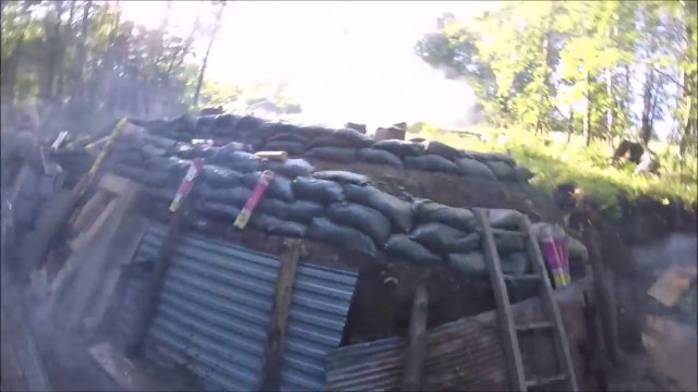 Guerre des tranchées avec des feux d'artifices et pistolets à billes ! GENIAL !