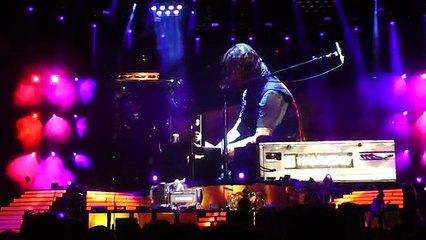 Descargar video: GUNS N ROSES (PHENOMENAL AXL ROSE VOCALS!) ESTRANGED PHILADELPHIA 2016