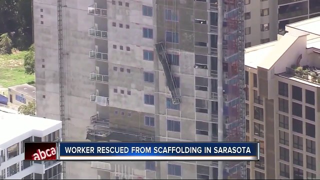 USA : Les habitants de Sarasota retiennent leur souffle lors du sauvetage incroyable d'un travailleur bloqué au 10e étag