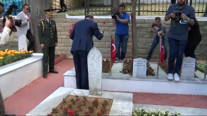 Fikri Işık 15 Temmuz Şehitlerinin Kabrini Ziyaret Etti