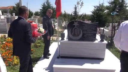 Vali Özdemir Gözyaşlarını Tutamadı