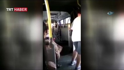 Seyir halindeki otobüs ikiye bölündü