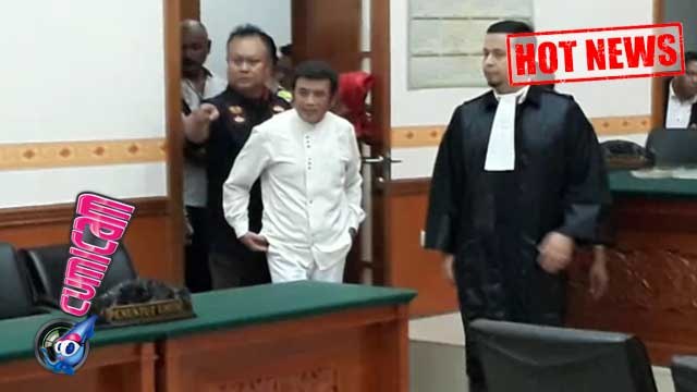 Hot News! Salut! Rhoma Irama Setia Hadiri Persidangan Ridho - Cumicam 11 Juli 2017