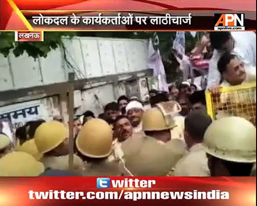 Leaders of BLD got beaten up by police for enclosuring the assembly house in Lucknow, UP