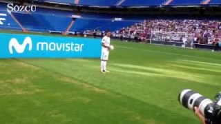 Real Madrid'in genç yıldızı Theo Hernandez imza töreninde zor anlar yaşadı!