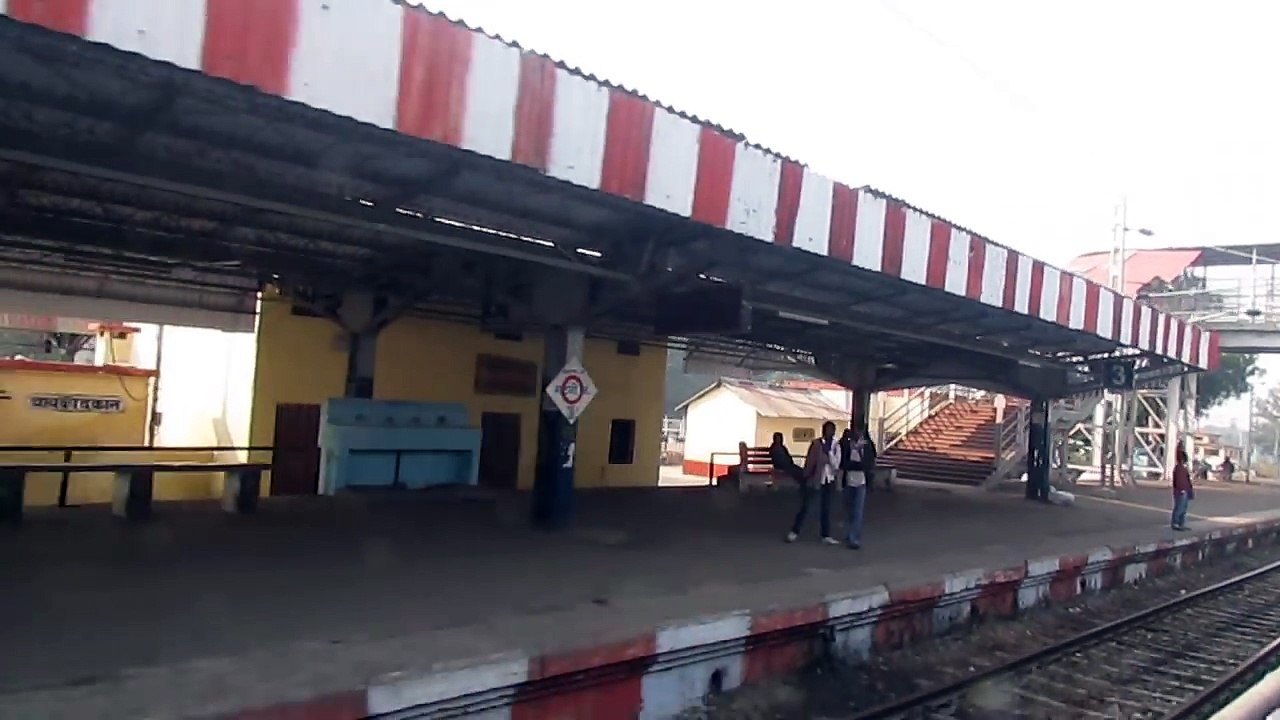 Gonda (GD) WDM-3A Purvanchal Speedy Skip - Bhatni Jn. on NER !