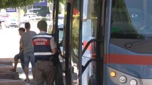 Cezaevi Otobüsü Kaza Yaptı, Mahkumlar Kaçmasın Diye Jandarma Önlem Aldı