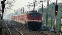 Bang On Time GZB WAP-4 Poorva rushes through Baruipara !!