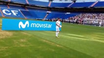 Theo Hernandez jongle avec un ballon mais se rate totalement