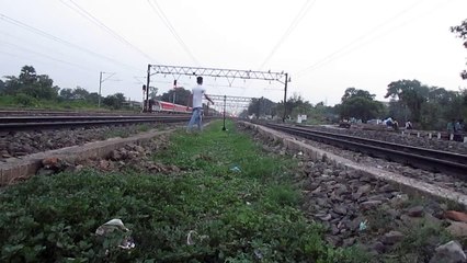 Whining WAP-4 CHAMBAL EXP -Twilight skip through Belur