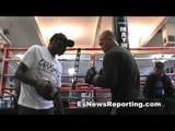 mitt master roger mayweather teaching mitt workout - EsNews Boxing