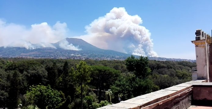 Wildfire Smoke Envelops Mount Vesuvius