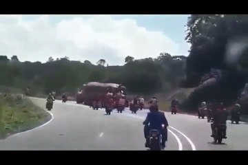 Braquage d'une cargaison de sucre en mode "Mad Max" en Venezuela