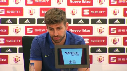 Piqué disfruta de sus vacaciones en Japón