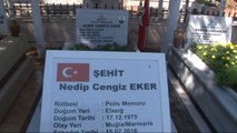 Cumhurbaşkanı Erdoğan'a Suikast Girişiminde Şehit Olan Polis Mezarı Başında Alındı