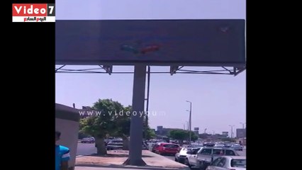 إدارة مرور القاهرة يستخدم أجهزة لعرض الكثافات المرورية بكوبرى أكتوبر