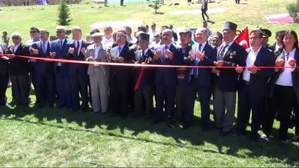 Sivas Bakan Yılmaz Sivas'ta Şehitlik Ziyaretinde Bulundu