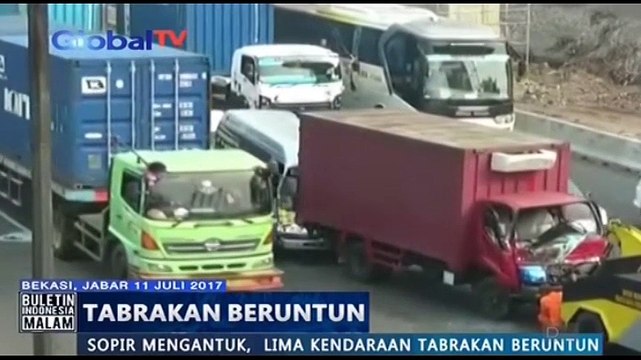 Lima Kendaraan Terlibat Kecelakaan Beruntun di Tol Cikampek