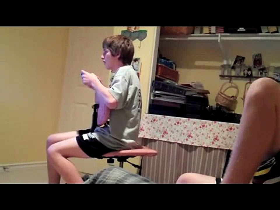 Kid Freaks Out and Cries Over Call of Duty! GREATEST FREAK OUT EVER!!!!