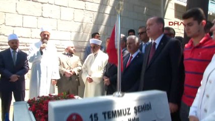 Cumhurbaşkanı Erdoğan 15 Temmuz Şehitleri Için Kuran Okudu