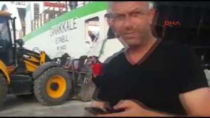 Balıkesir'in Marmara Ilçesinde Arabalı Vapur Iskeleye Çarptı