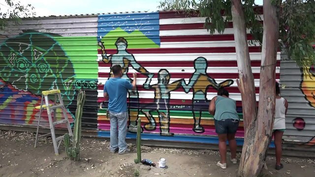 Un mur de couleurs entre le Mexique et les États-Unis