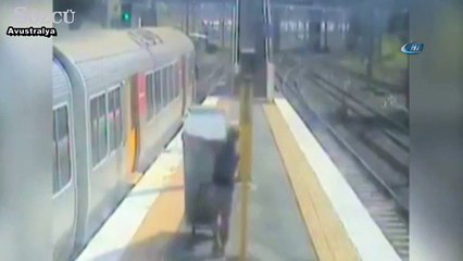 Masraftan kaçıp buzdolabını trenle taşıdı ama...