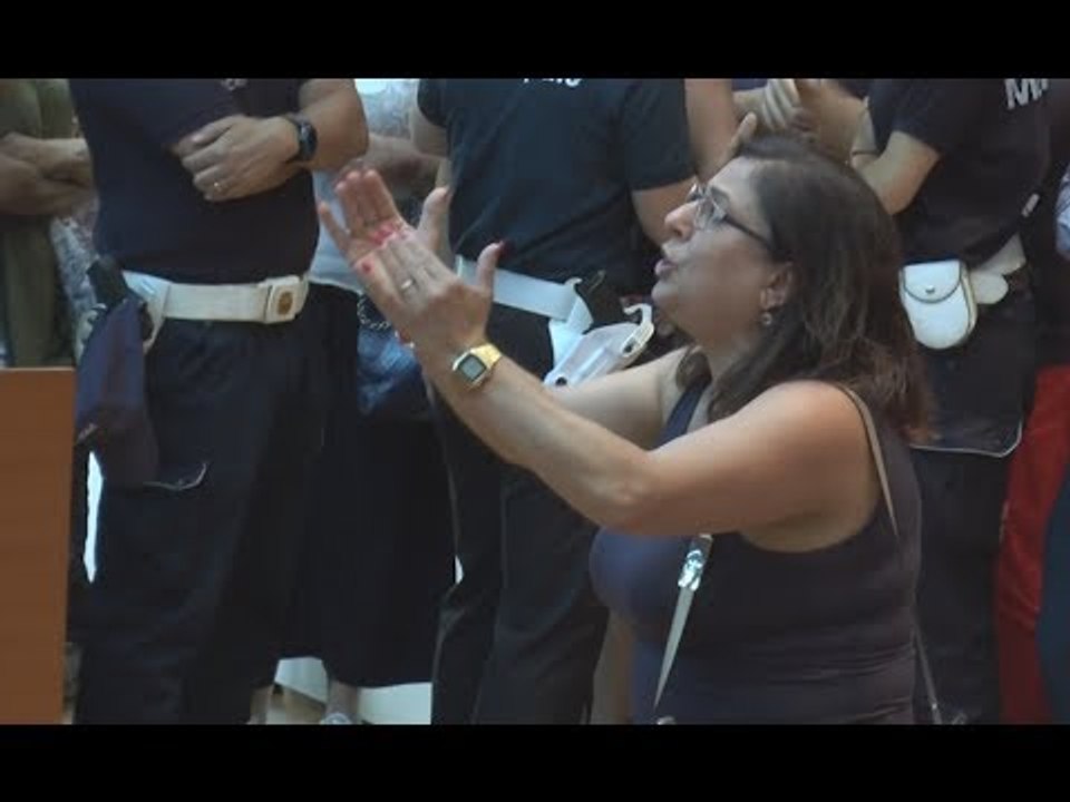 Napoli - Blitz degli operatori socio-assistenziali: sospeso il Consiglio (11.07.17)