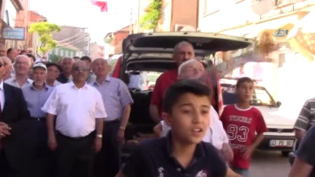 Düğünlerde 'Karşı Topu' Atma Geleneği Yıllardır Sürdürülüyor