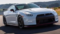 2018 Nissan GTR VS AUDI A8 L