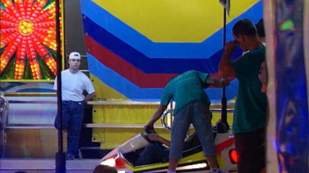 Könige der Kirmes – Die Schaustellerfamilie Distel und ihr Leben auf Achse 2002