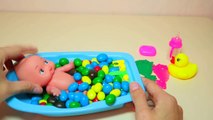 Bébé poupée bain temps Apprendre les couleurs avec jeu de quilles Bonbons