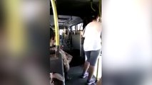 Cuando el autobús se parte en dos mientras viajas