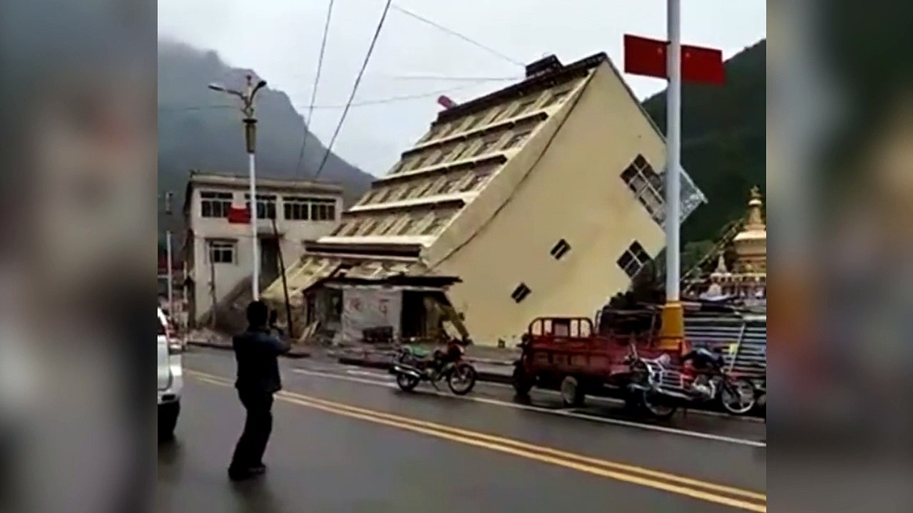 Temporal tumba edificio de 5 plantas en China
