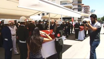 İzmir Şehitlerini Son Yolculuğuna Uğurladı