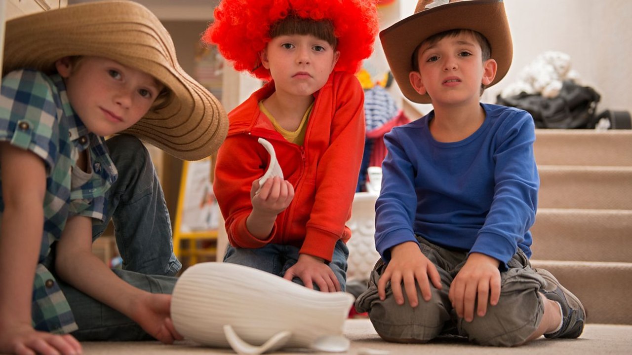 Topsy and Tim -  Broken Vase