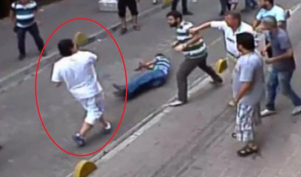 İrlandalı Turist Aksaray’da kalabalık esnafla tek başına kavga etti