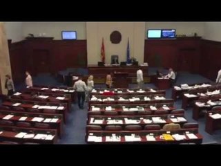 Mukovski replikon, shumica lëshon sallën