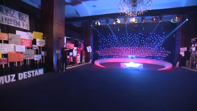 Erdoğan Meydanların Dili Sergisini Gezdi