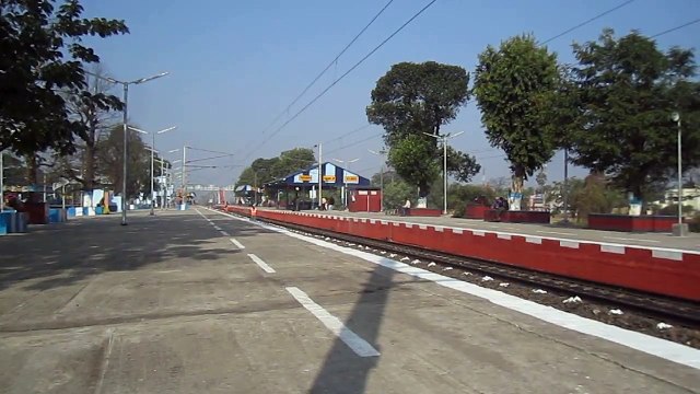 GZB WAP-7 overtakes HWH WDM-3D - Game over for WDM-3D entering wired territory!!