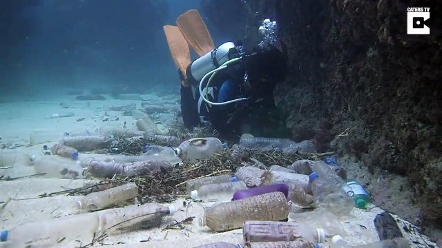 Regardez la quantité impressionnante de déchets qui jonchent le fond de l'océan