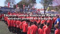 Técnicos cantera Atlético de Madrid entrenan jóvenes en Paraguay