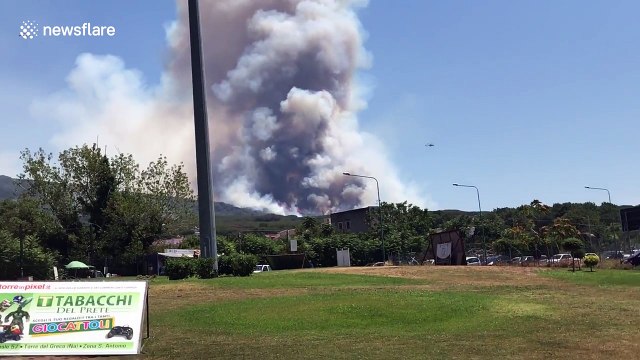 Huge blaze breaks out on Mount Vesuvius