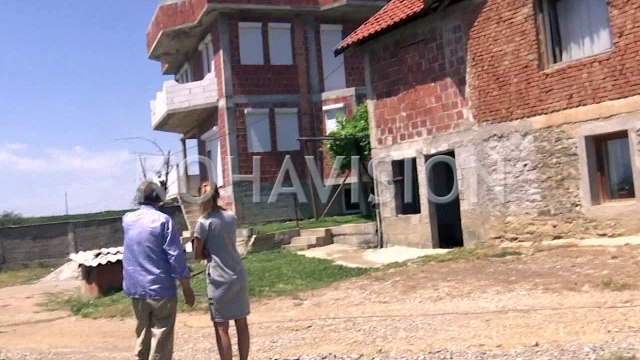 Familje të Balincës së Malishevës me shtëpi të dëmtuara nga ndërtimi i autostradës