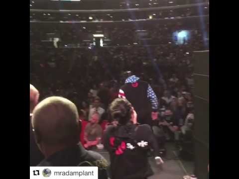 Floyd Mayweather vs Conor McGregor Steals Show In Front Of 11K Fans