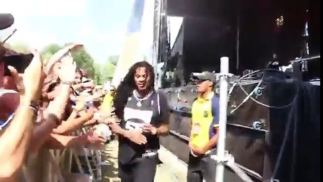 Sign Language Interpreter Dances To Interpret A Rap Song