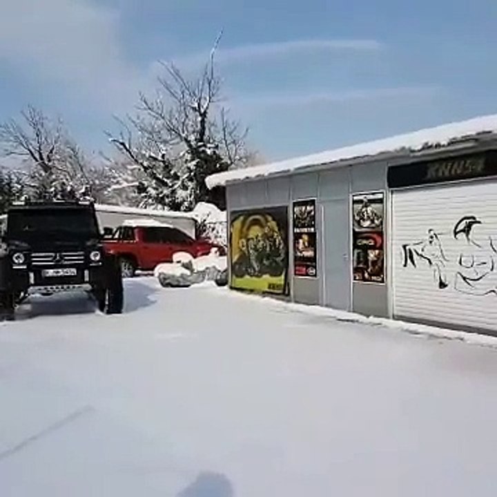 Kenan Sofuoğlu'ndan Kar Üzerinde Drift Gösterisi