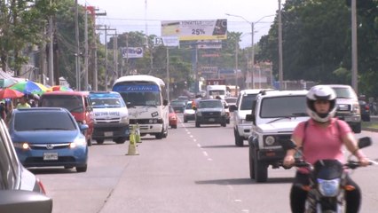 Taxistas se quejan porque no los dejan trabajar frente al seguro